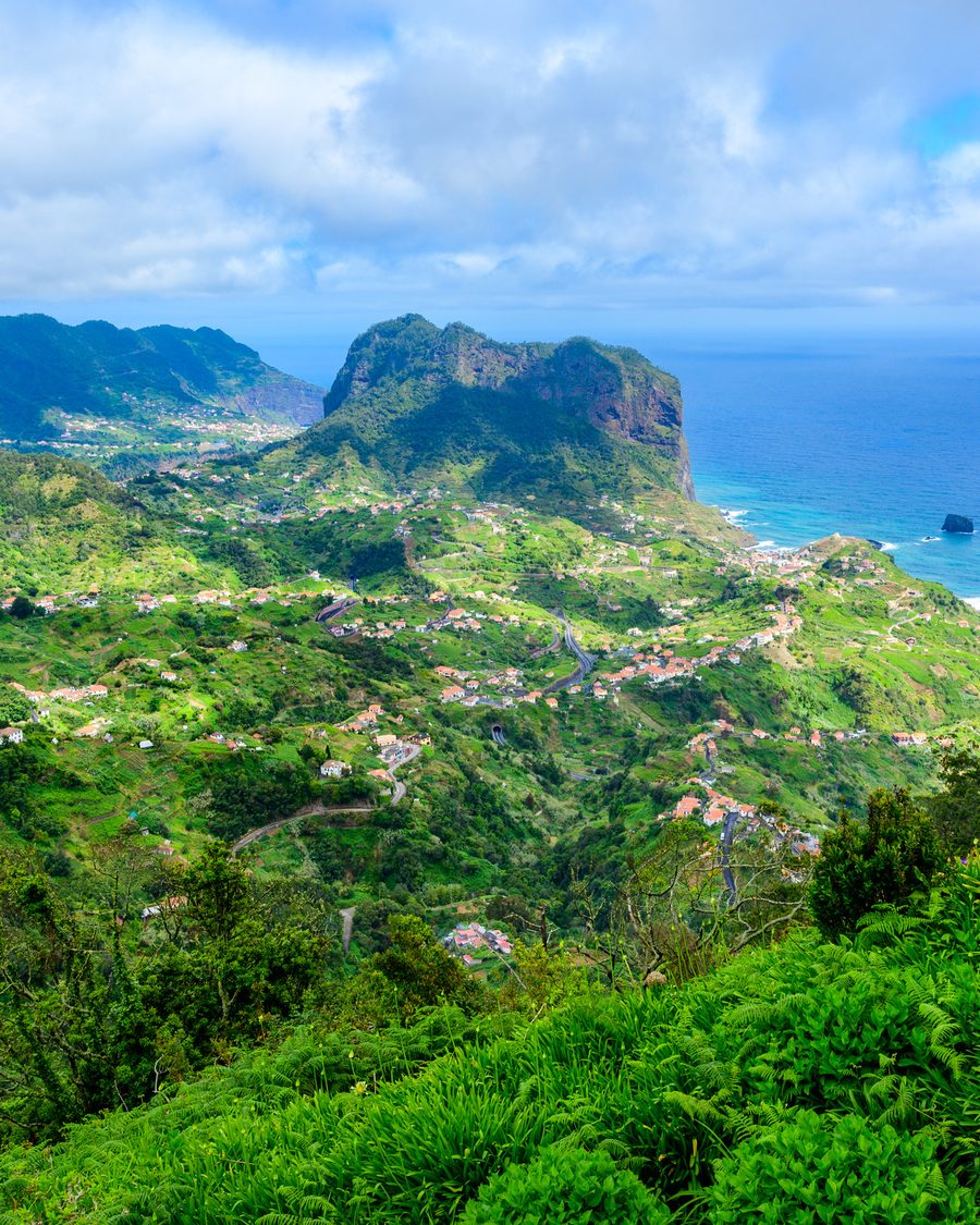 La Penha d’Águia et la côte nord de Madère, vues du belvédère de Portela